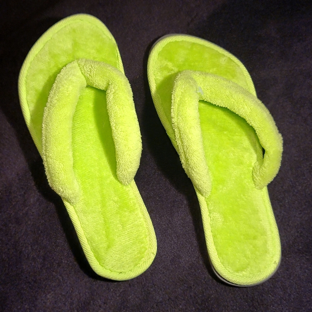 NEW Adorable Lime Green Cushy Comfy 'n Cozy Soft Slipper Slip On Flip Flops 5
